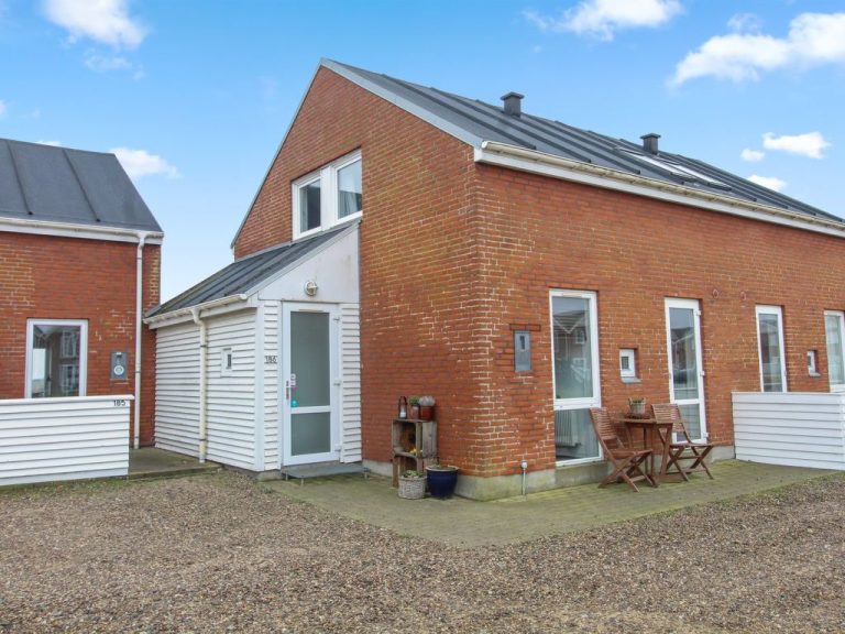 "Aslef" - 2.3km from the sea | Boeken bij Flickmyhouse