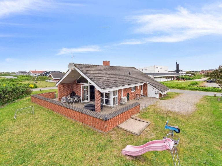 "Mari" - 400m from the sea | Boeken bij Flickmyhouse