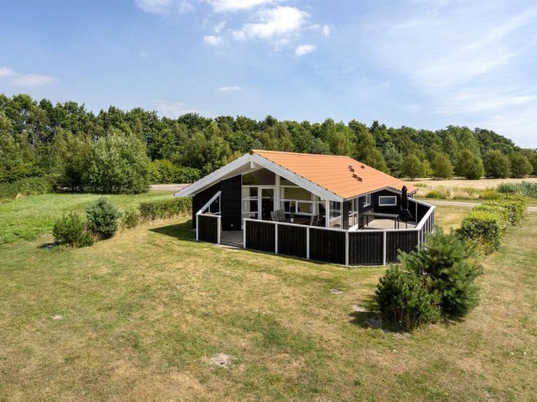 "Swanhild" - 900m from the sea | Boeken bij Flickmyhouse