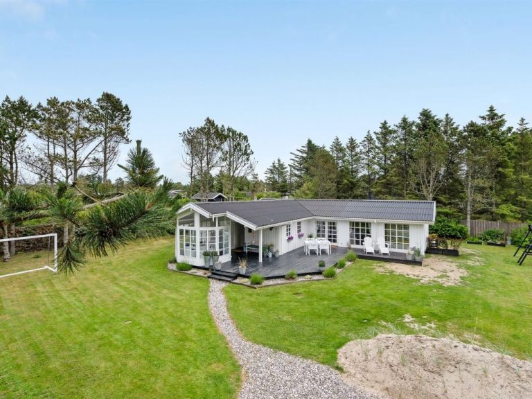 "Gunnulf" - 750m from the sea | Boeken bij Flickmyhouse