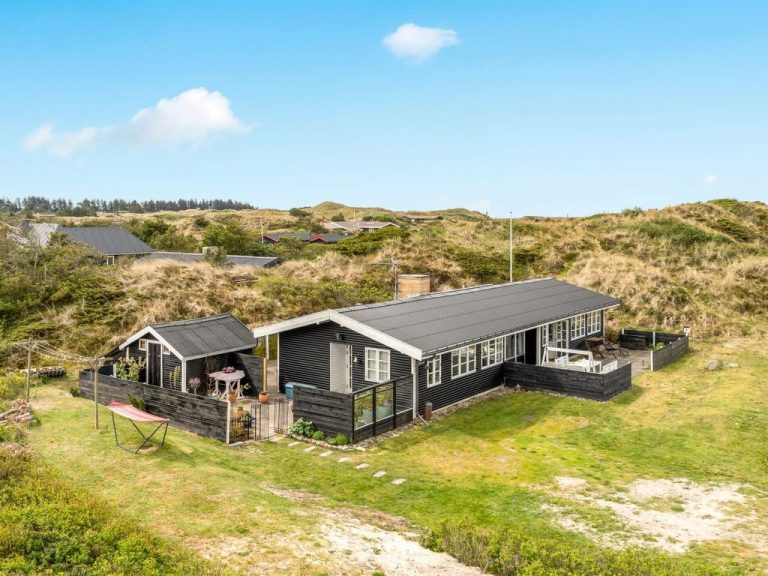 "Katri" - 400m from the sea | Boeken bij Flickmyhouse