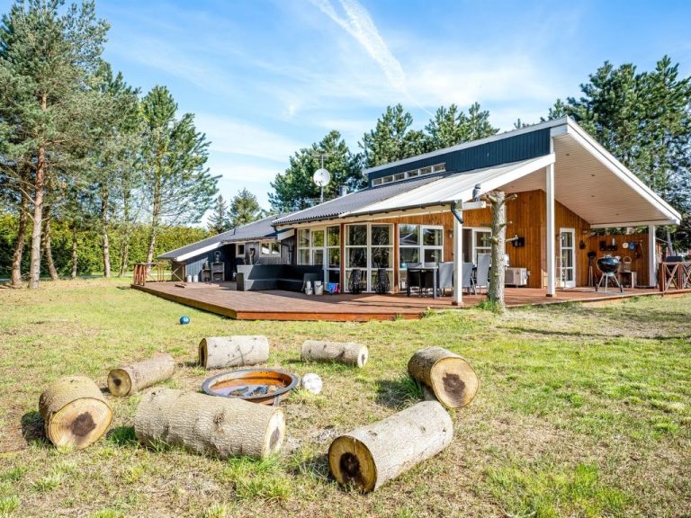 "Akseli" - 800m from the sea | Boeken bij Flickmyhouse