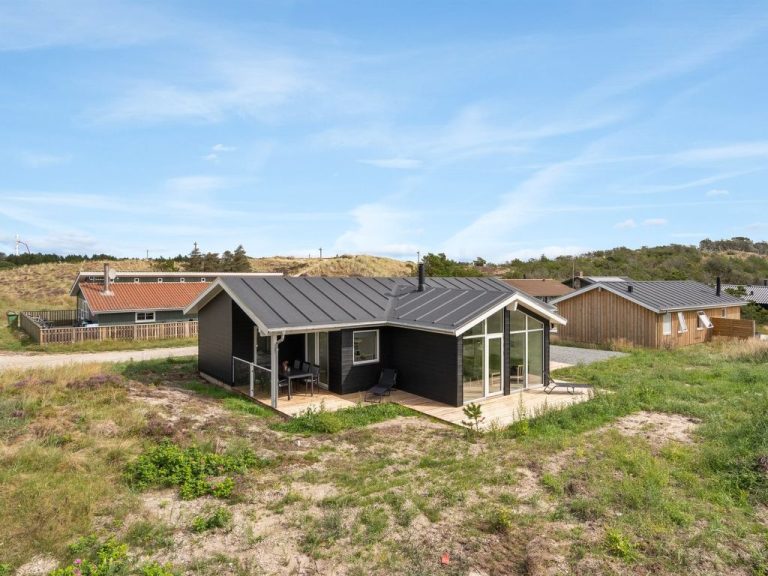 "Raakel" - 950m from the sea | Boeken bij Flickmyhouse