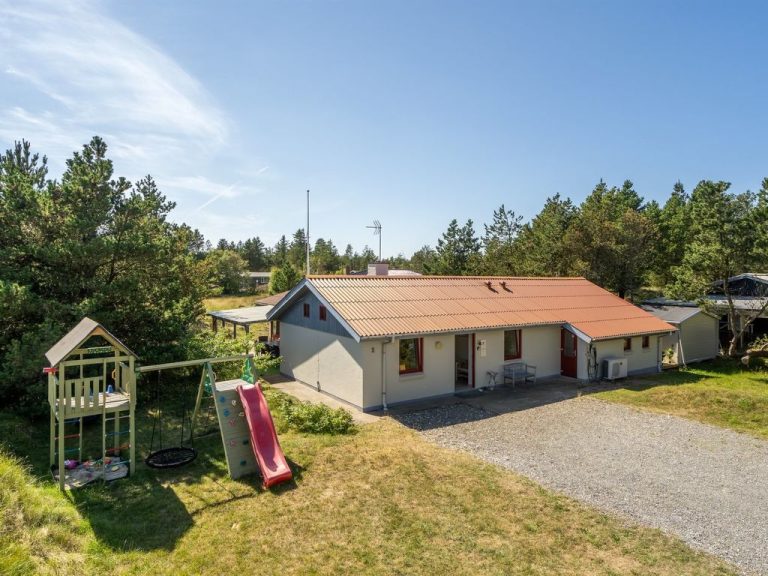 "Germund" - 900m from the sea | Boeken bij Flickmyhouse