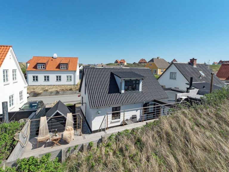 "Alberta" - 50m from the sea | Boeken bij Flickmyhouse