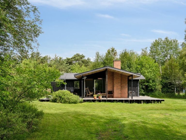 "Skjold" - 600m from the sea | Boeken bij Flickmyhouse