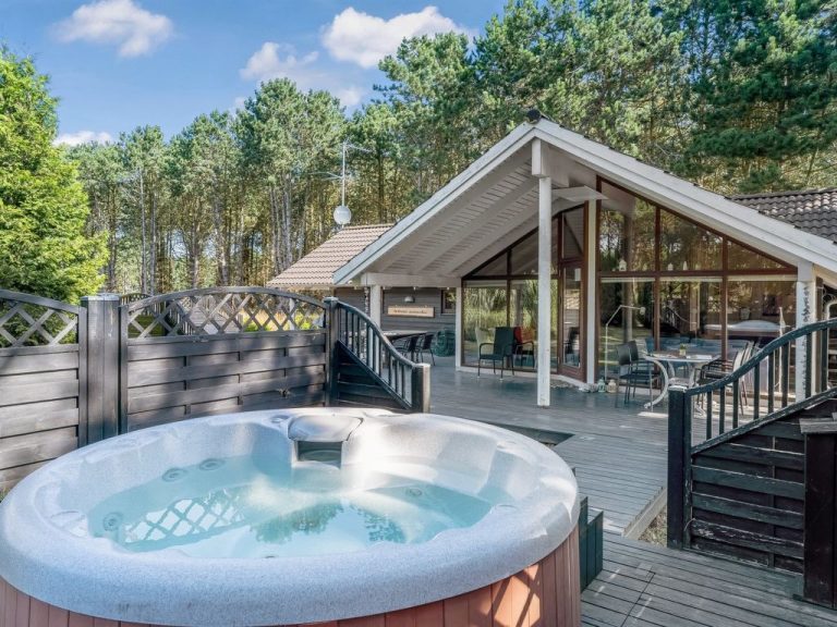 "Matine" - 800m from the sea | Boeken bij Flickmyhouse