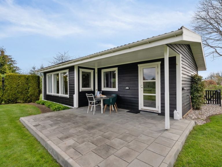 "Verneri" - 300m from the sea | Boeken bij Flickmyhouse