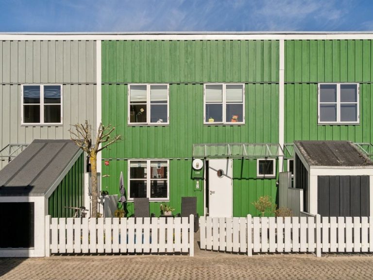 "Alet" - 2m from the sea | Boeken bij Flickmyhouse