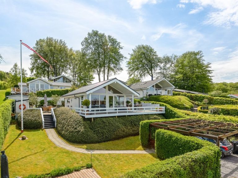 "Tini" - 50m to the inlet | Boeken bij Flickmyhouse