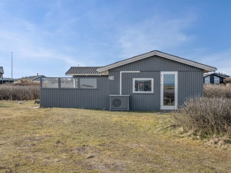 "Jace" - 75m from the sea | Boeken bij Flickmyhouse