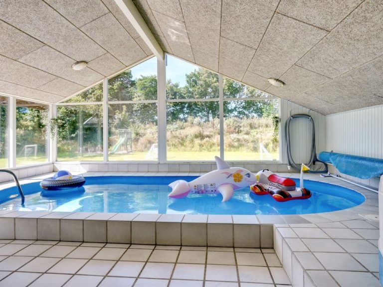 "Nina" - 700m to the inlet | Boeken bij Flickmyhouse