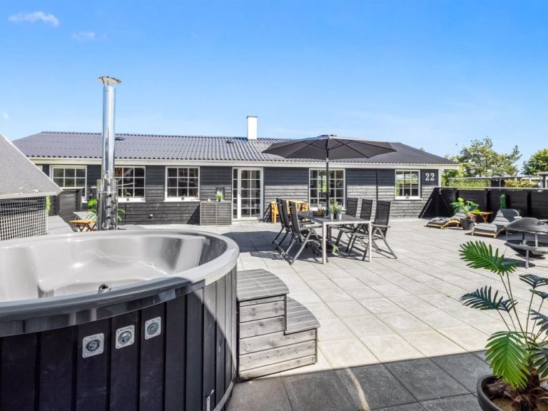 "Erna" - 400m from the sea | Boeken bij Flickmyhouse