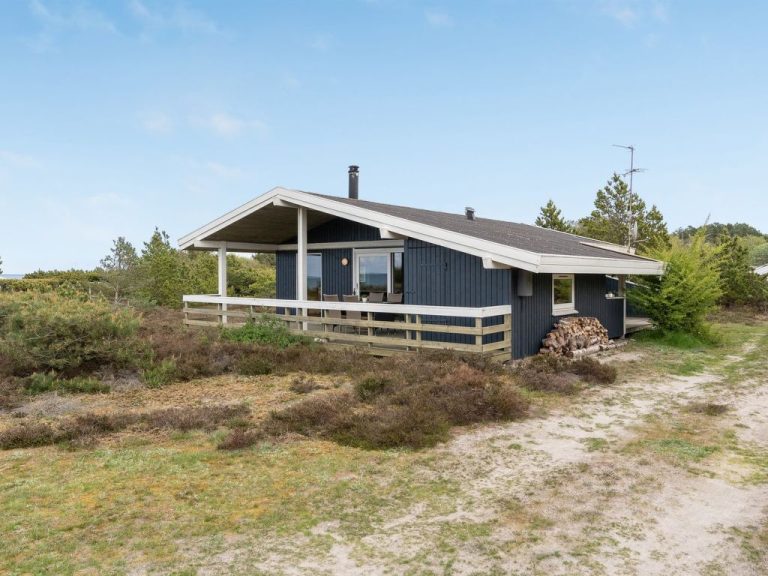 "Arun" - 150m from the sea | Boeken bij Flickmyhouse