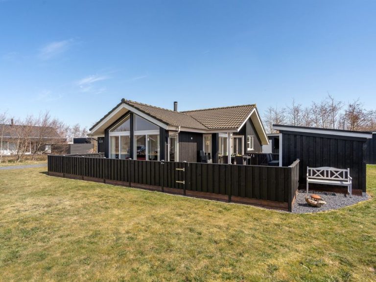 "Dorithea" - 3.5km from the sea | Boeken bij Flickmyhouse