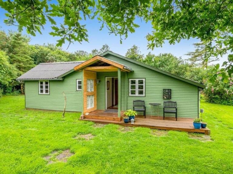 "Bojan" - 200m to the inlet | Boeken bij Flickmyhouse