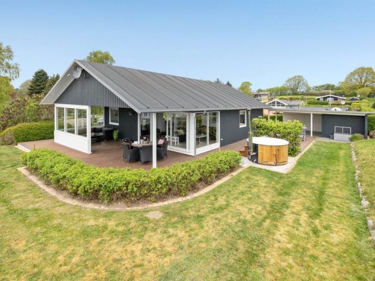 "Ankarl" - 700m from the sea | Boeken bij Flickmyhouse