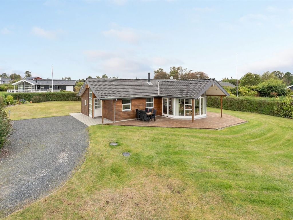 "Kimi" - 800m from the sea | Boeken bij Flickmyhouse