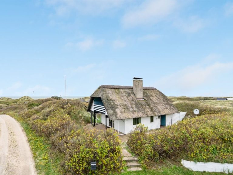 "Emiline" - 250m from the sea | Boeken bij Flickmyhouse
