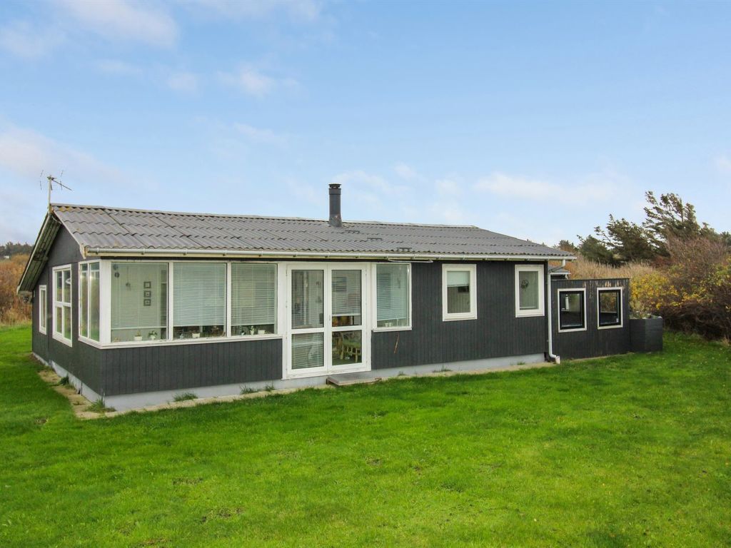 "Edvin" - 400m from the sea | Boeken bij Flickmyhouse