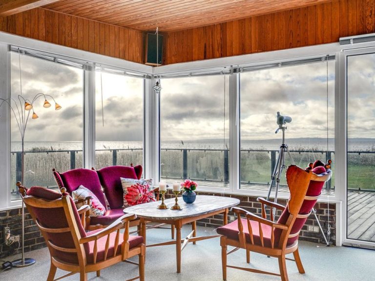 "Dzavid" - 10m from the sea | Boeken bij Flickmyhouse