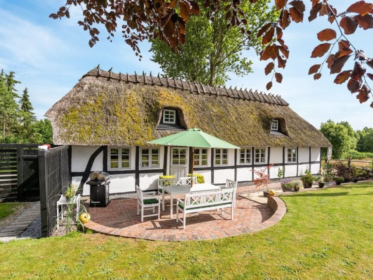 "Maileen" - 2.1km to the inlet | Boeken bij Flickmyhouse