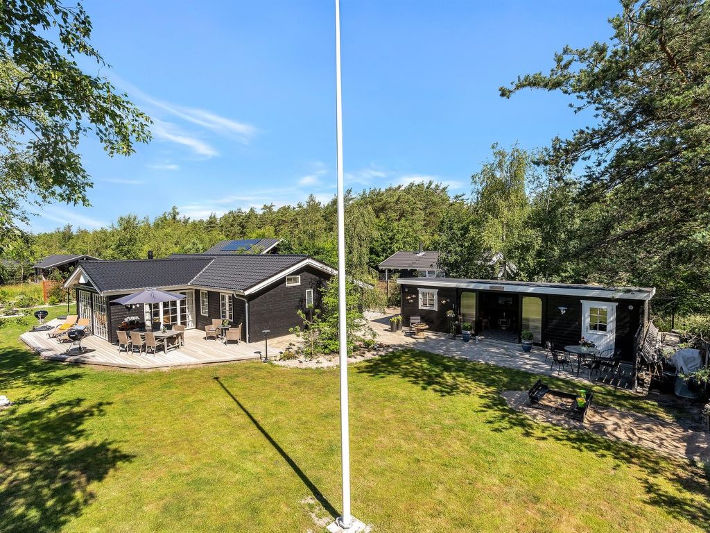 "Fido" - 300m from the sea | Boeken bij Flickmyhouse