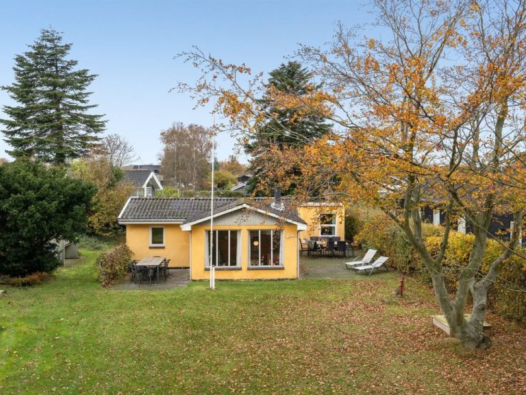 "Samine" - 100m from the sea | Boeken bij Flickmyhouse