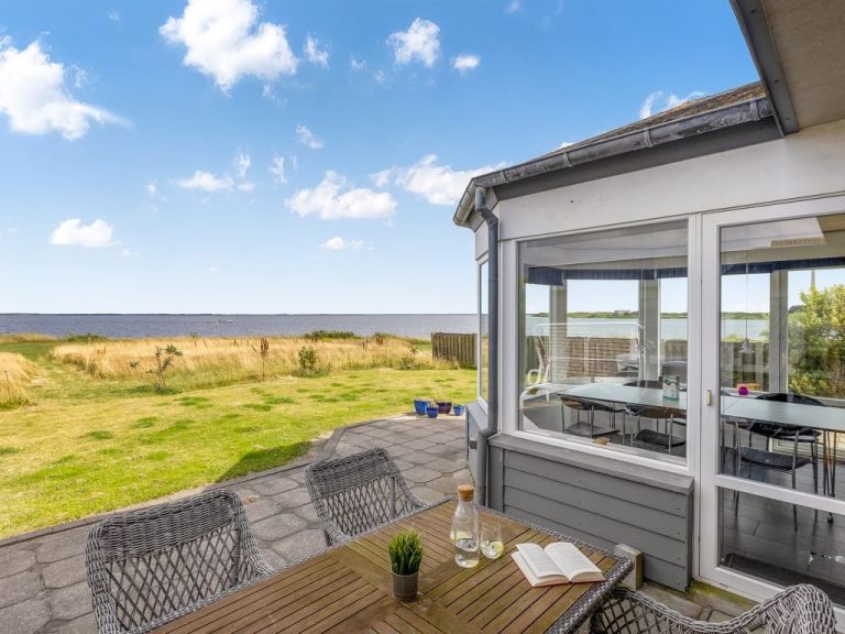 "Bibbi" - 20m to the inlet | Boeken bij Flickmyhouse