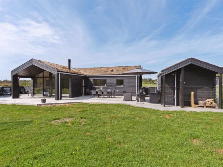 "Dyke" - 1.5km from the sea | Boeken bij Flickmyhouse