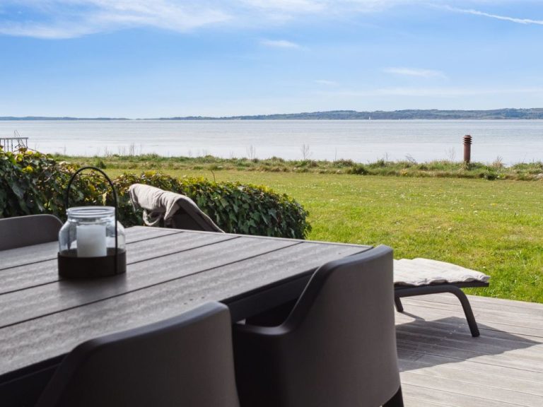 "Monia" - 20m from the sea | Boeken bij Flickmyhouse