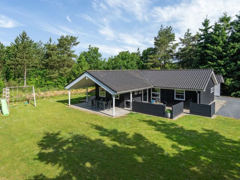 "Hekla" - 30km from the sea | Boeken bij Flickmyhouse