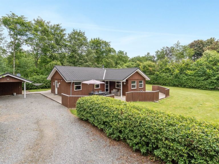 "Manderup" - 30km from the sea | Boeken bij Flickmyhouse