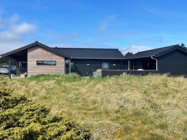 "Hinda" - 1.2km from the sea | Boeken bij Flickmyhouse