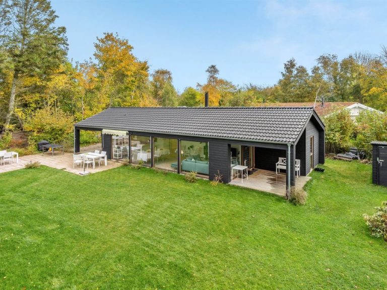 "Aino" - 1km from the sea | Boeken bij Flickmyhouse