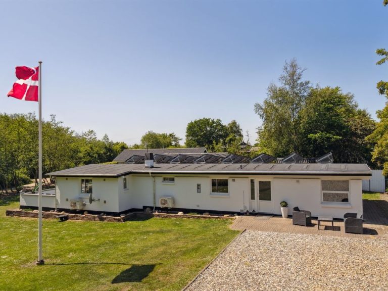 "Alrun" - 150m to the inlet | Boeken bij Flickmyhouse