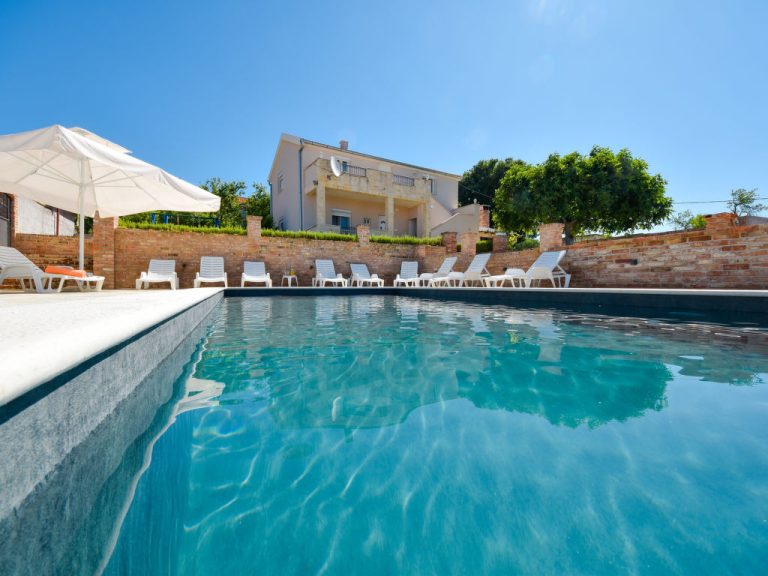 Villa Meri | Boeken bij Flickmyhouse