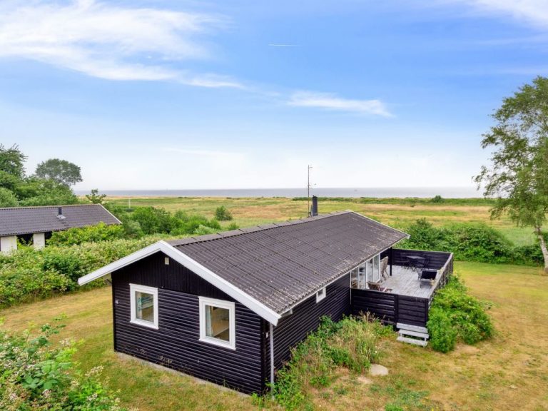 "Bridgette" - 100m from the sea | Boeken bij Flickmyhouse