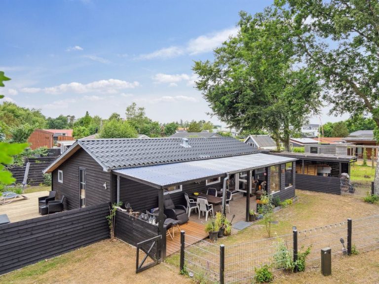 "Tjarven" - 300m from the sea | Boeken bij Flickmyhouse