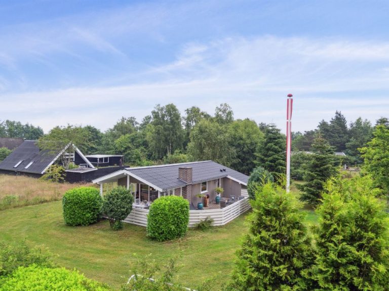 "Imre" - 300m from the sea | Boeken bij Flickmyhouse