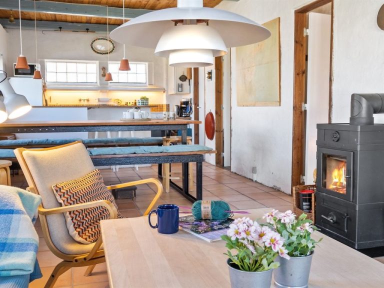 "Natalija" - 100m from the sea | Boeken bij Flickmyhouse