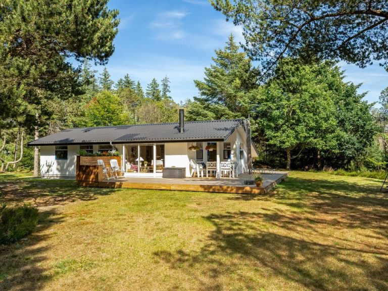 "Hakan" - 4km from the sea | Boeken bij Flickmyhouse