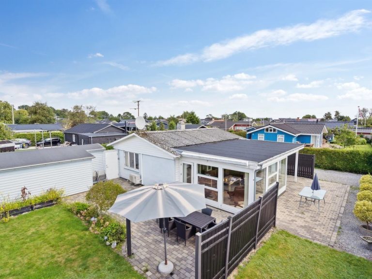 "Mena" - 200m from the sea | Boeken bij Flickmyhouse