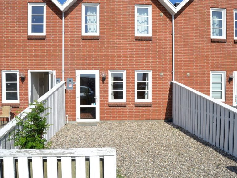 "Ester" - 2.3km from the sea | Boeken bij Flickmyhouse