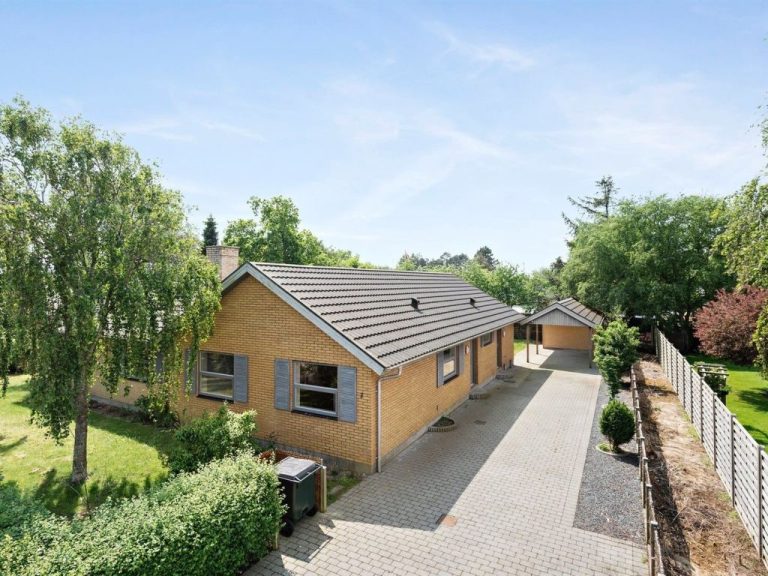 "Sana" - 2.5km from the sea | Boeken bij Flickmyhouse