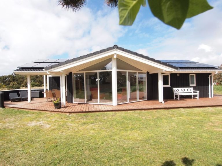 "Helen" - 500m to the inlet | Boeken bij Flickmyhouse