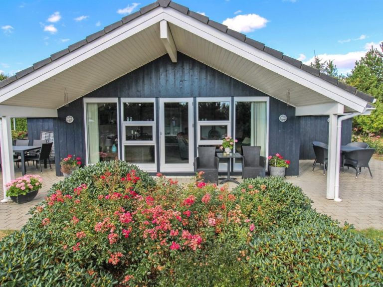 "Maureen" - 10.5km from the sea | Boeken bij Flickmyhouse