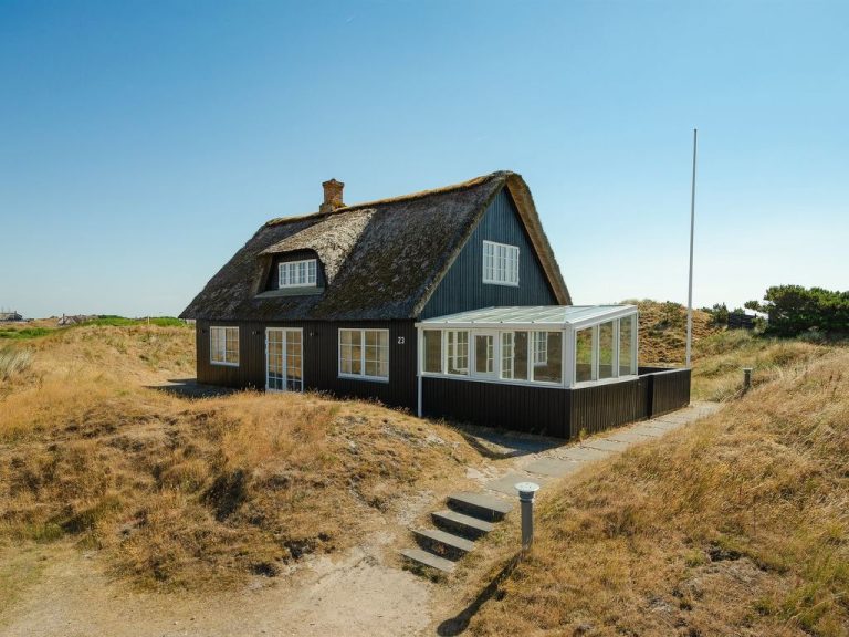 "Sade" - 300m from the sea | Boeken bij Flickmyhouse