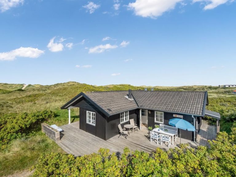 "Aise" - 75m from the sea | Boeken bij Flickmyhouse