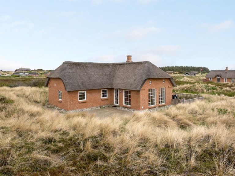 "Hærulf" - 300m from the sea | Boeken bij Flickmyhouse